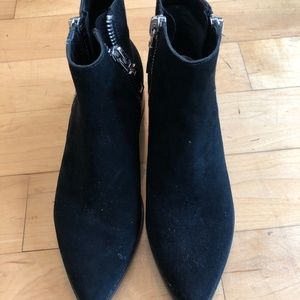 DolceVita Black suede silver side zip ankle booties Chelsea boot size 7